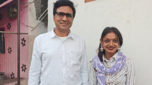 Maha Kumbh me Viral Girl Monalisa